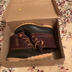 Women’s sperry duck boots
